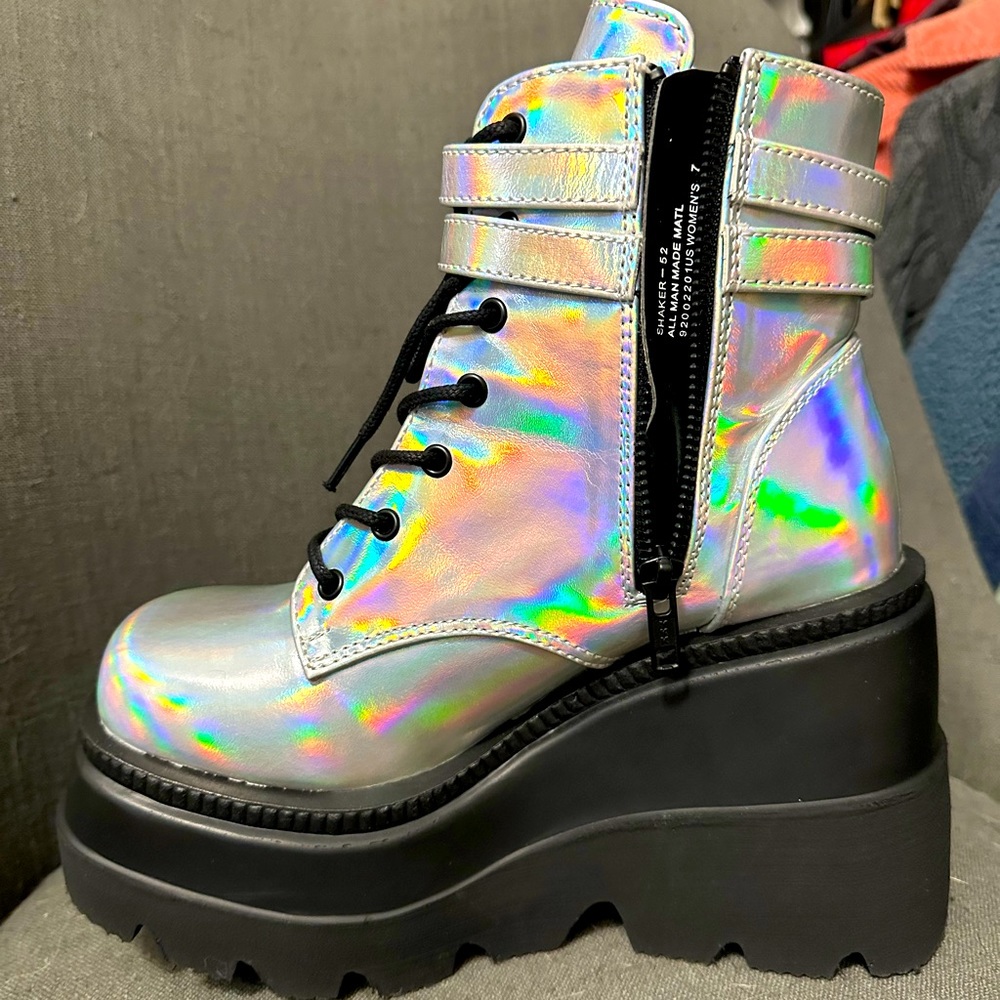 Brand new Demonia holographic shaker -52